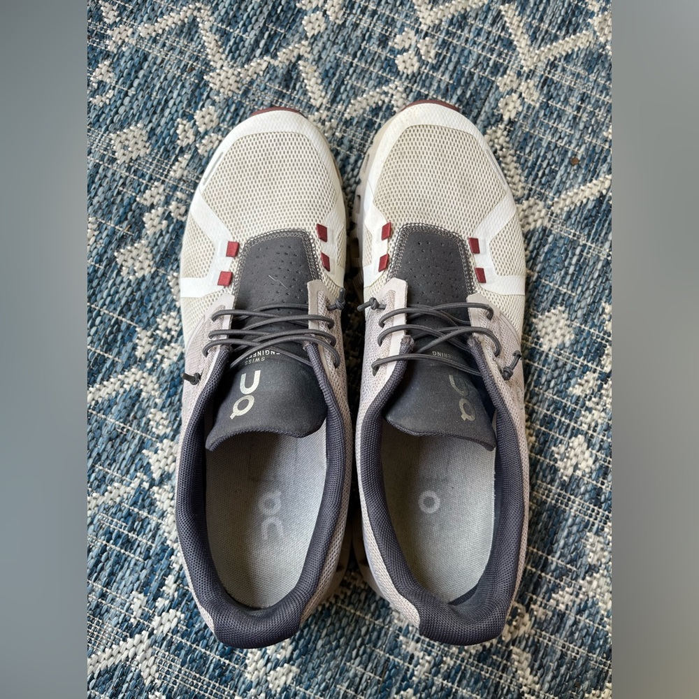On Running Running Shoes - Picture 2 of 5